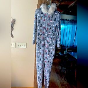 Size small onesie, very warm, has pockets
